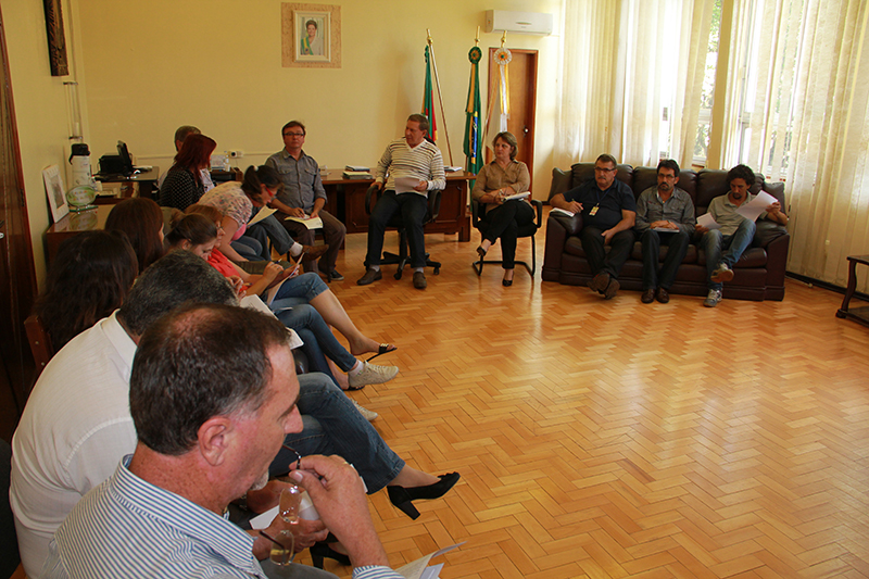 EXECUTIVO SE REÚNE PARA DISCUTIR PLANEJAMENTO DE COMPRAS